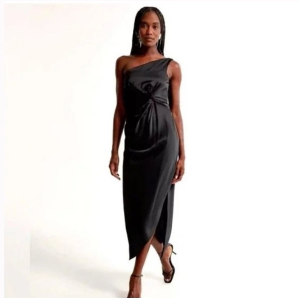 Abercrombie & Fitch Black One-Shoulder Dress